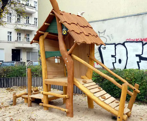 STRUCTURE DE JEUX CABANE DANS LA FORÊT SPIELART